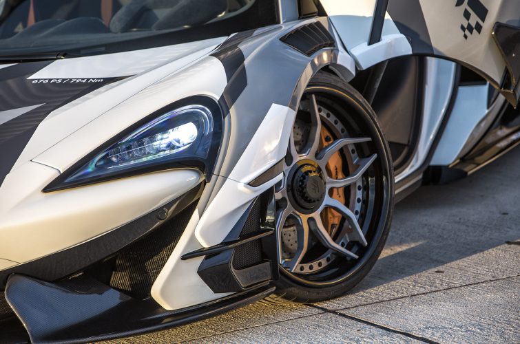 PD1 Side Parts with Air-Intakes for Front Bumper for McLaren 570S