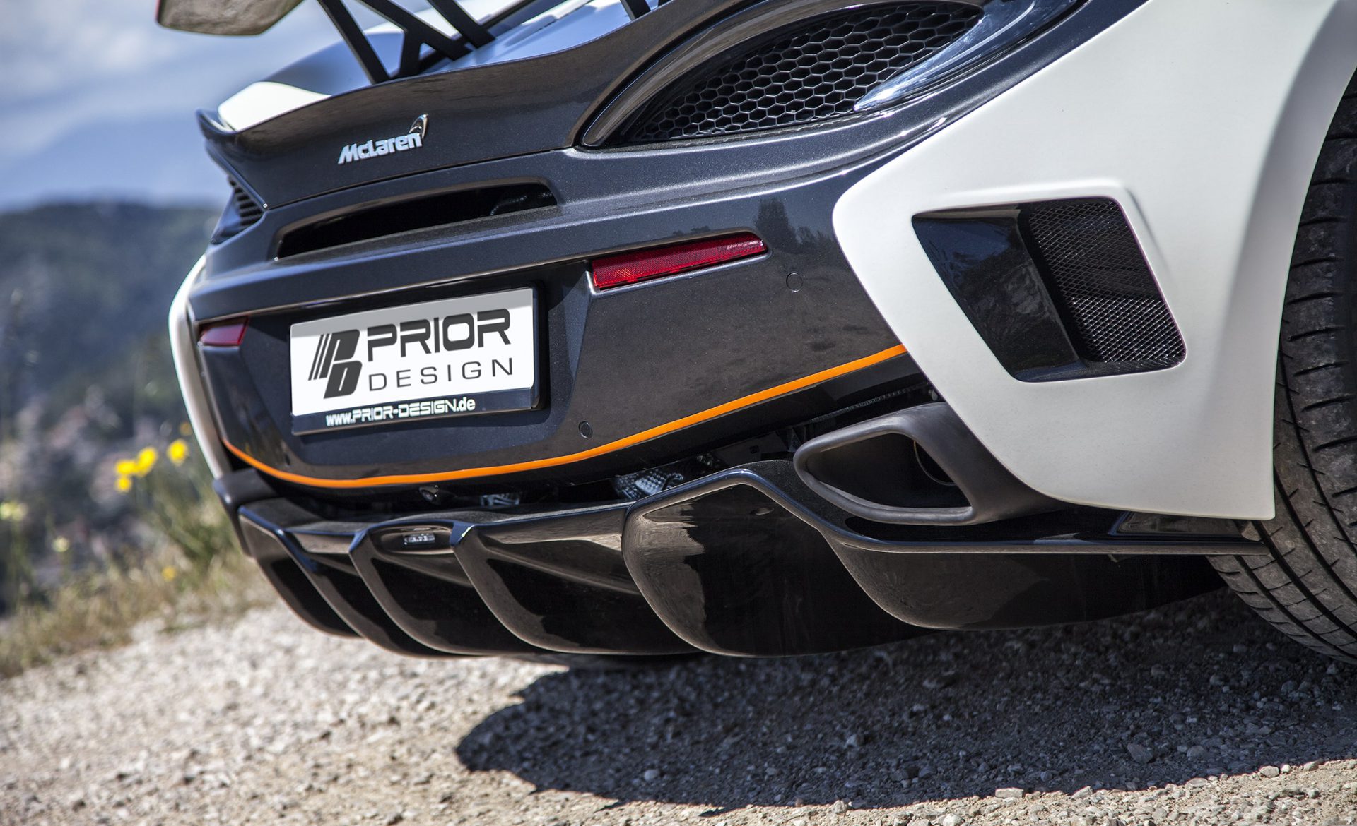 PD1 Side Parts with Air-Intakes for Rear Bumper for McLaren 570S